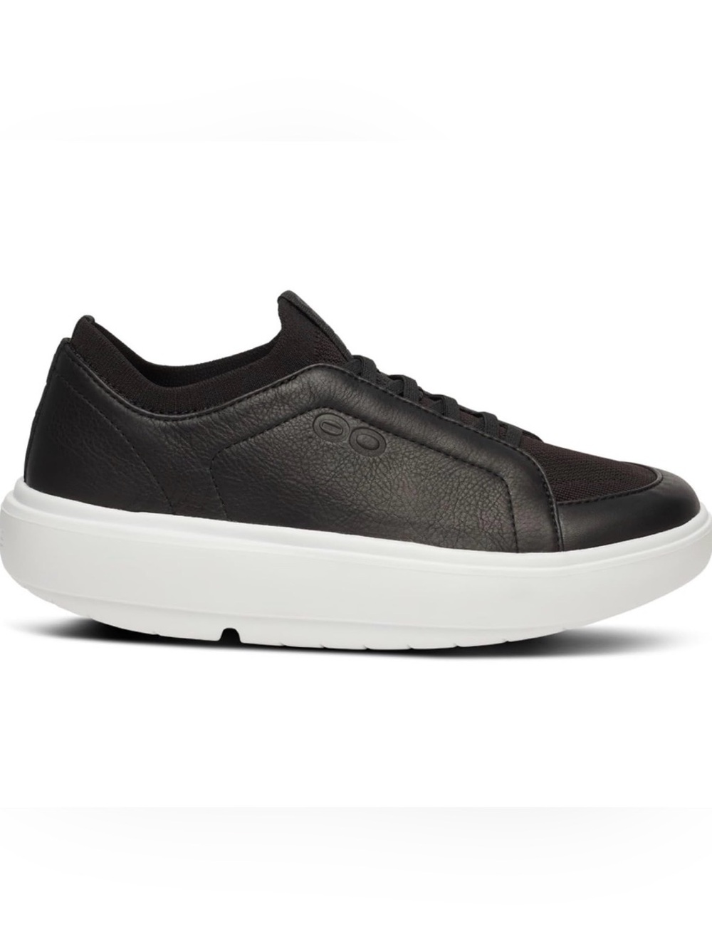 OOFOS Club+ Womens Size 7.5 Black & White Leather Recovery - Brand New